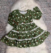 Load image into Gallery viewer, Winter Floral
